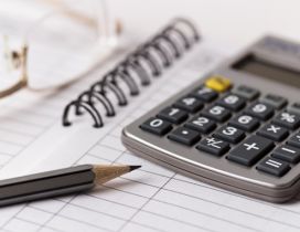 Sprawdź, jak podatnik na PKPiR świadczący usługi w sieci księguje koszty